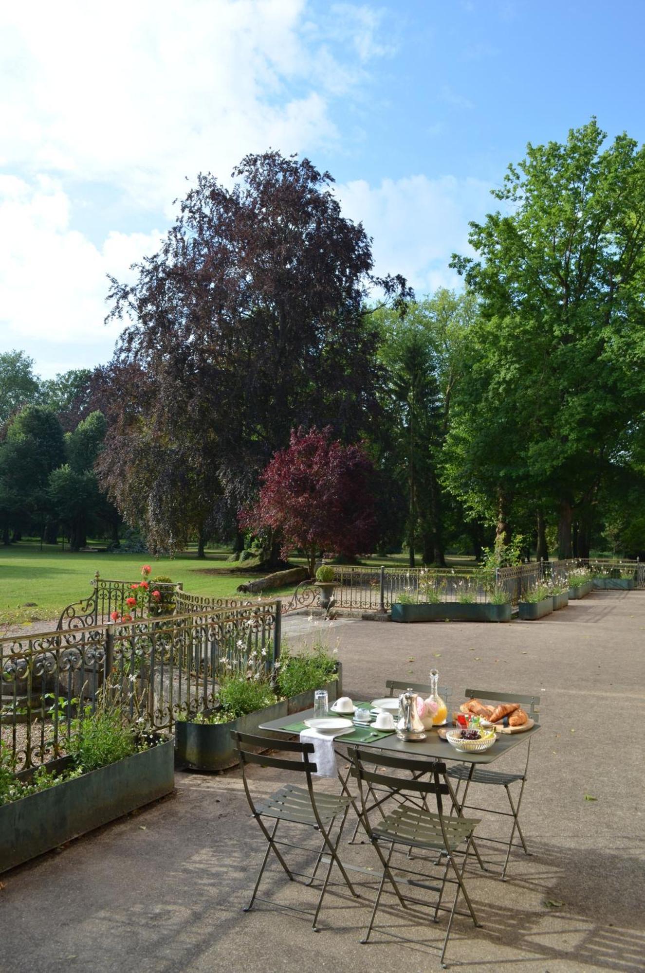 Domaine De Vauluisant Villa Courgenay Esterno foto